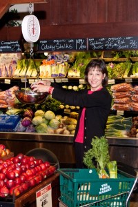 My grocery store tours begin with handy tips on fruits & veggies!