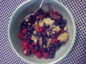 Oatmeal with berries & toasted pecans
